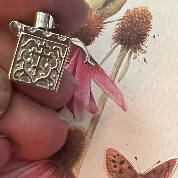 NEW Carved Openable Magic Box Pendant Necklace - Picture 4 of 12